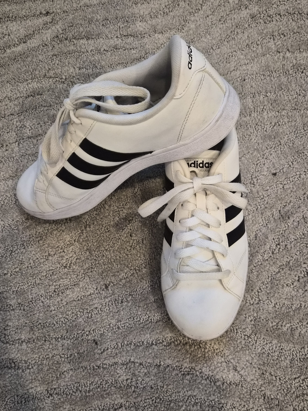 Women's Adidas White and Black Low-Top Sneakers - Size 8